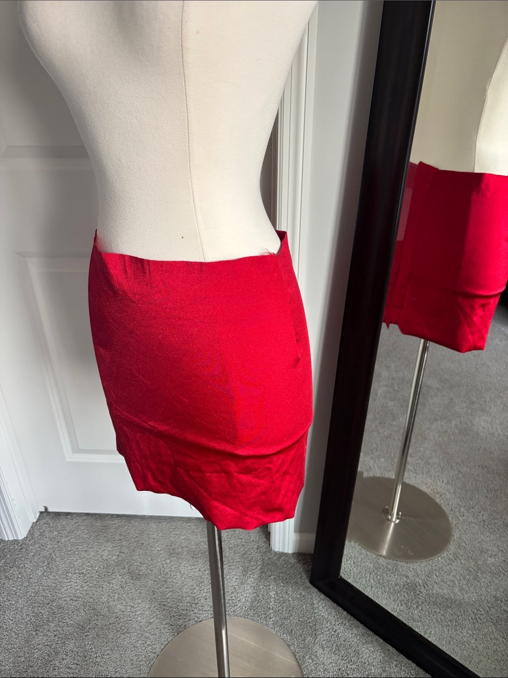 Figure-Flattering Red Mini Skirt - Picture 3 of 4